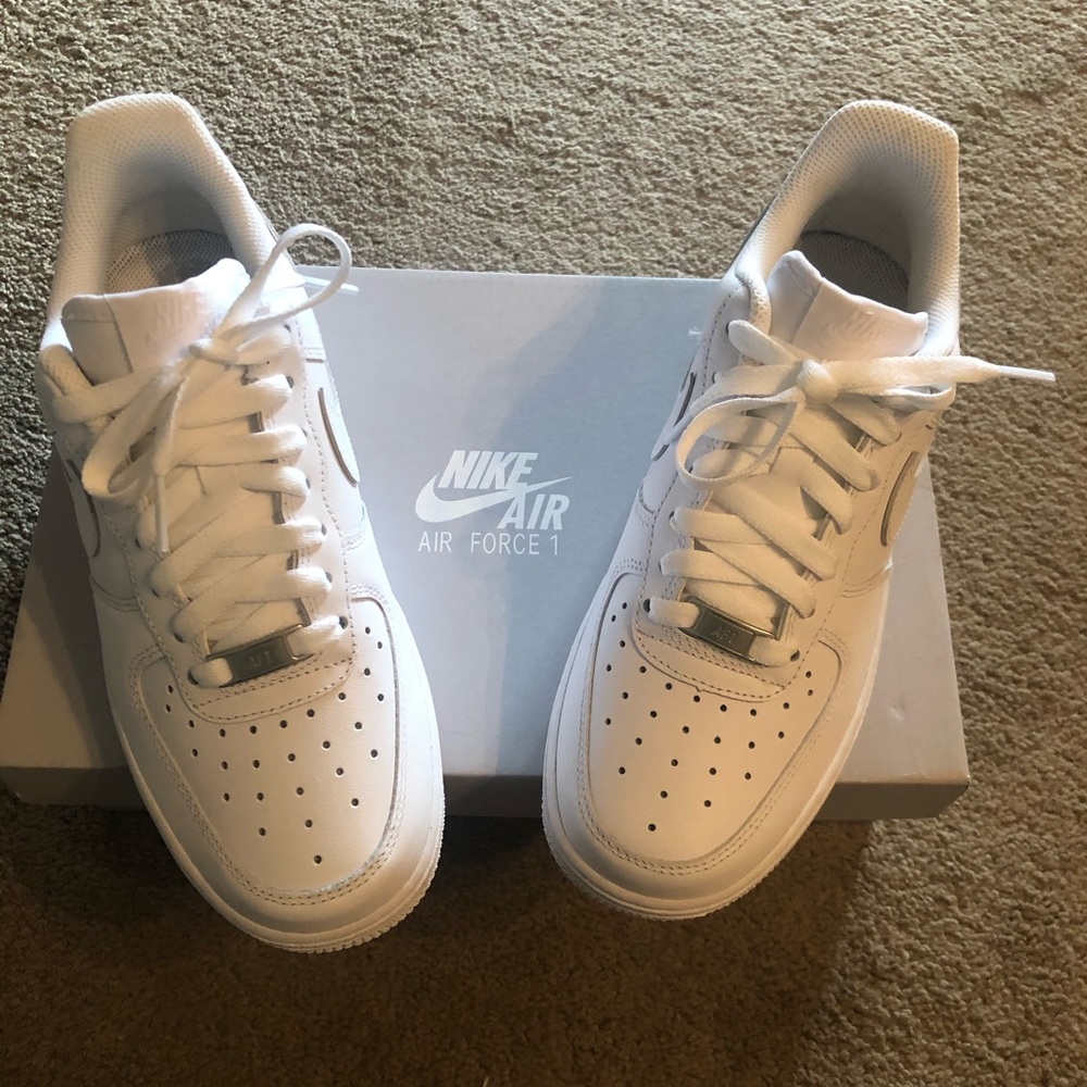 Women’s Nike Air Force 1 (7.5) Brand New!!!!